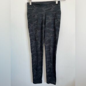 Vuori Women Elevation Performance Pocket High Waist Leggings - Black Camo - XS